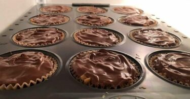 Boules de Beurre de Cacahuète au Chocolat et aux Rice Krispies