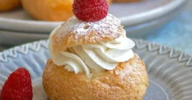 Choux à la Crème Pâtissière: un Délice Sucré et Facile à Réaliser (Recette & Astuces) Titre optimisé pour les moteurs de recherche: Choux à la Crème Pâtissière