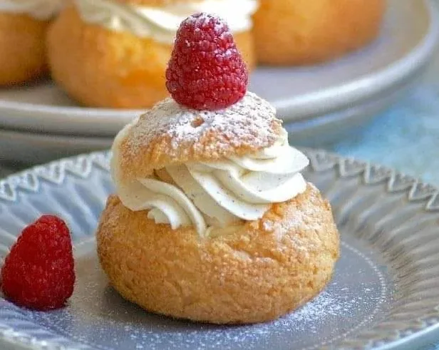 Choux à la Crème Pâtissière: un Délice Sucré et Facile à Réaliser (Recette & Astuces) Titre optimisé pour les moteurs de recherche: Choux à la Crème Pâtissière