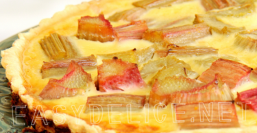 Tarte à la Rhubarbe sur Pâte Feuilletée