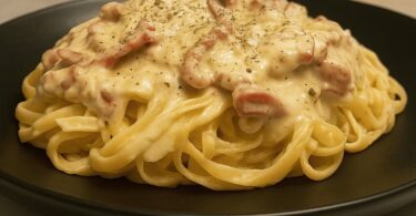 pâtes à la crème et lardons fumé - Recettes de plats faciles