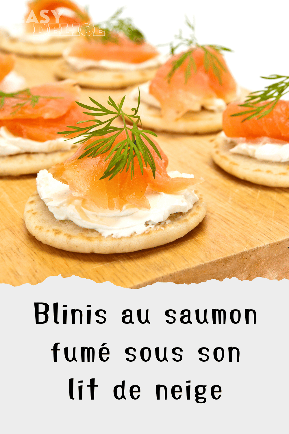 Blinis au saumon fumé sous son lit de neige