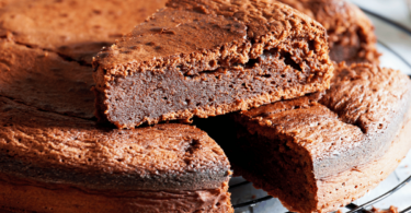 Gâteau au chocolat sans cuisson avec seulement 2 ingrédients