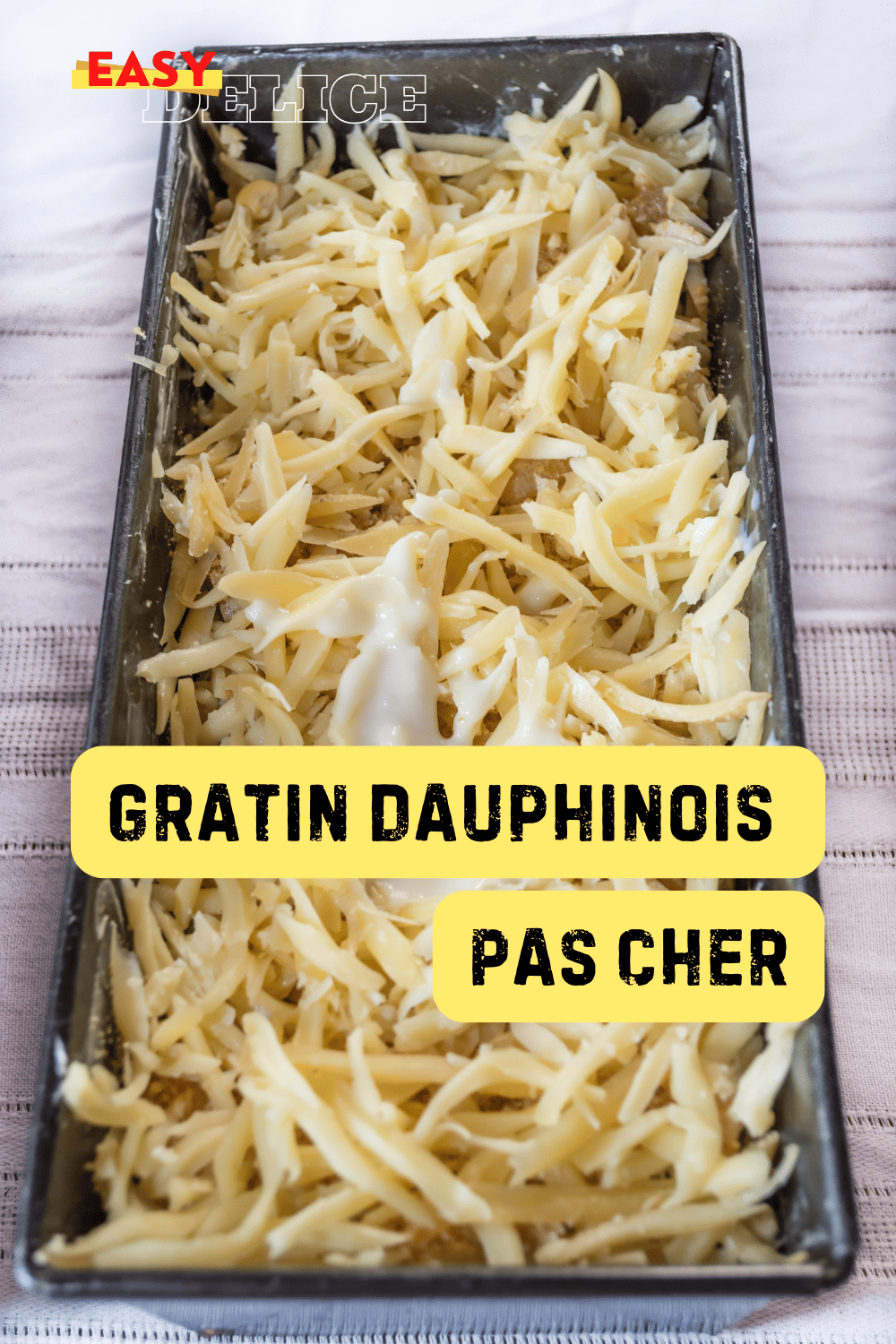 Gratin dauphinois pas cher, doré et crémeux, servi dans un plat familial.