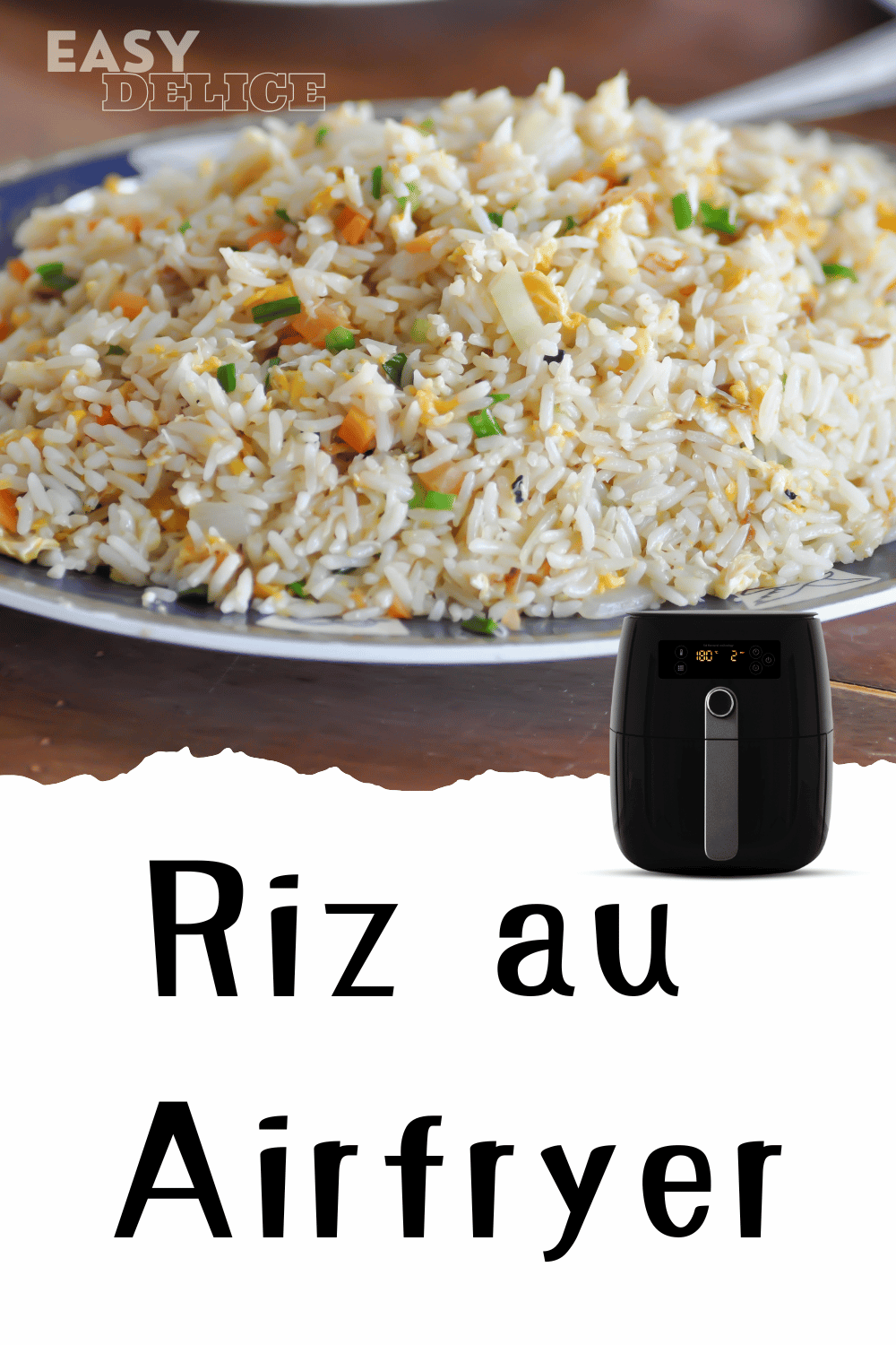 Riz cuit au Airfryer, servi chaud avec des légumes sautés.