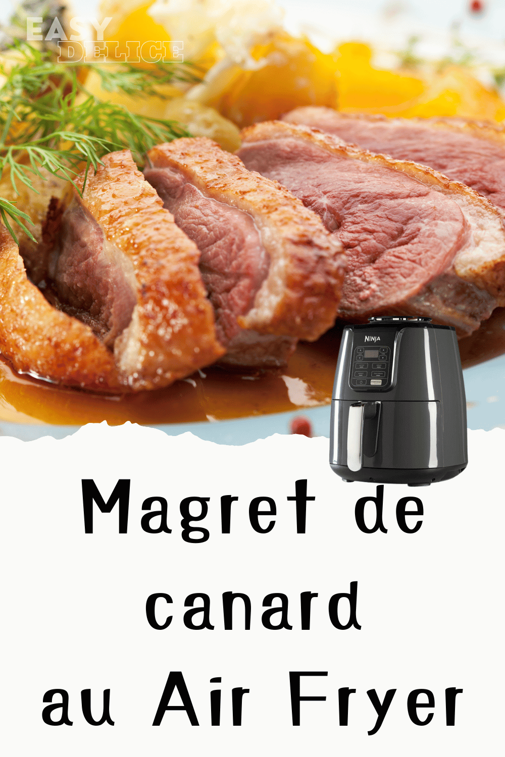 Magret de canard doré et juteux, tranché et servi avec des légumes grillés.