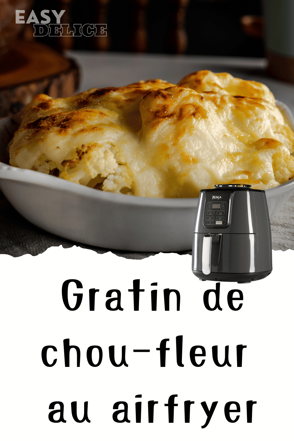 Gratin de chou-fleur doré, servi dans un plat gratiné avec une belle croûte au fromage.