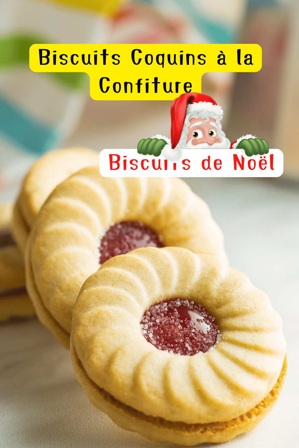 Biscuits coquins à la confiture, saupoudrés de sucre glace et remplis de confiture.