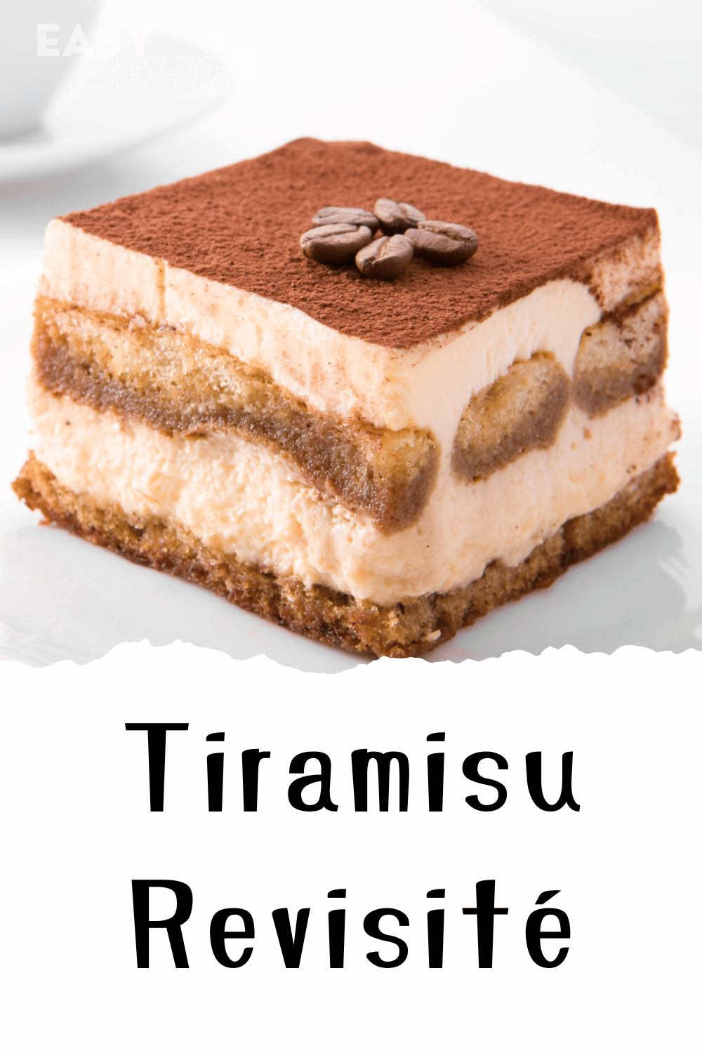 Tiramisu revisité avec des couches créatives de fruits, mascarpone et biscuits

