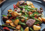 Roastbeef juteux avec légumes et sauce chimichurri, cuit à la perfection dans l’Air Fryer.