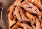 Bugnes dorées et légères préparées au Air Fryer, saupoudrées de sucre glace.