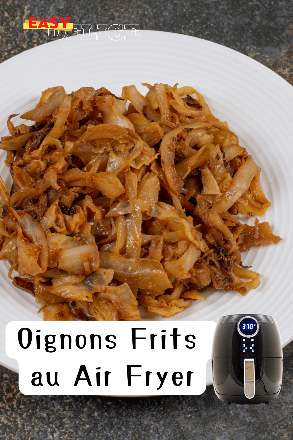 Oignons frits dorés et croustillants, servis dans un bol, prêts à être dégustés.

