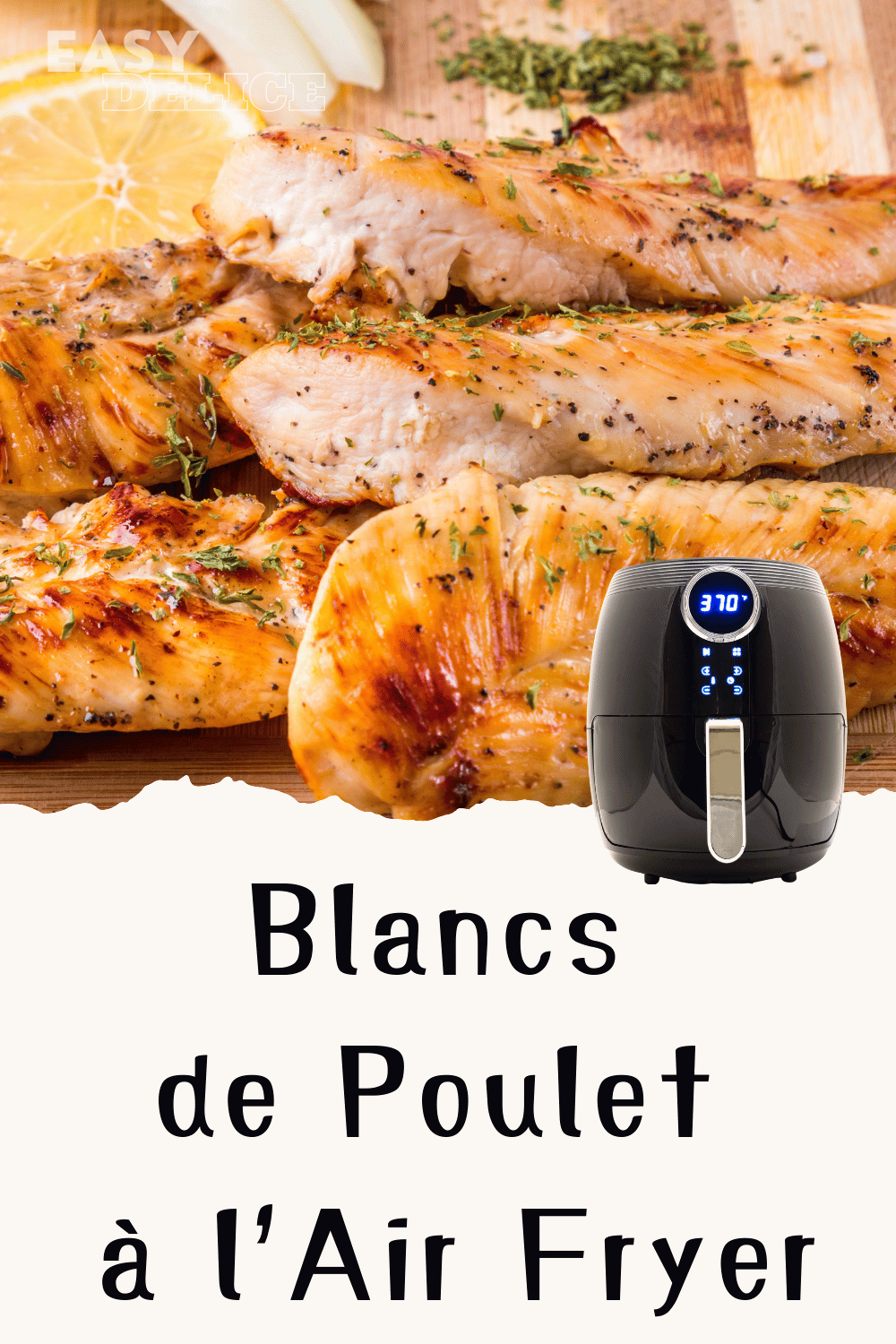 Blancs de poulet dorés et juteux, cuits au Air Fryer, servis avec des légumes grillés.