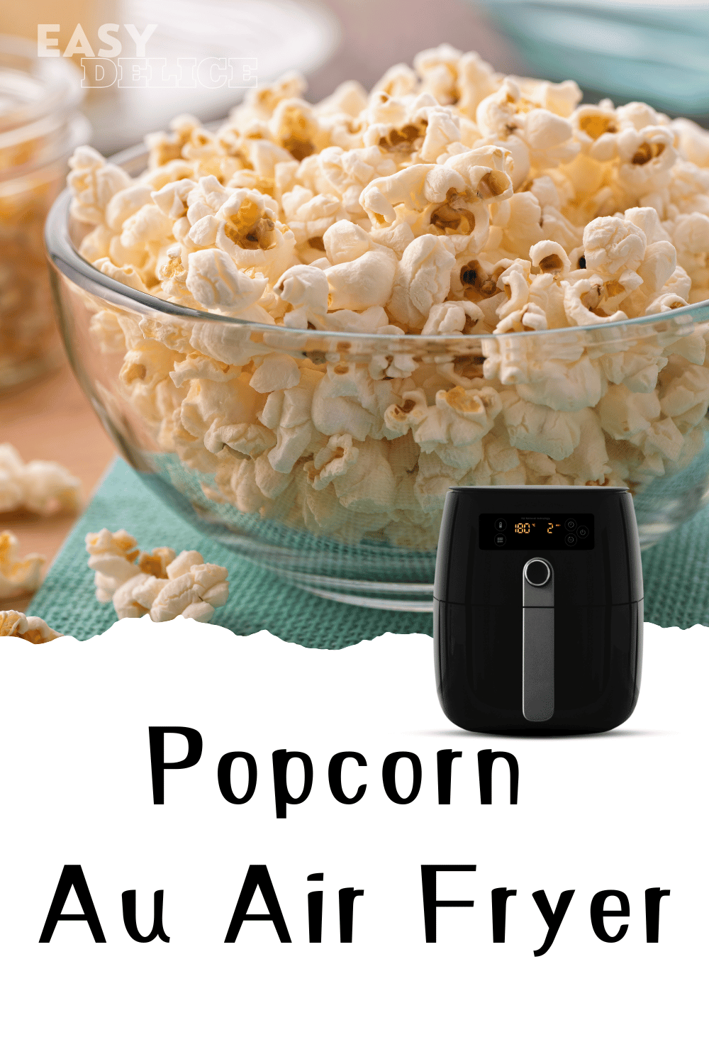 Popcorn doré et croustillant, prêt à être dégusté dans un grand bol.

