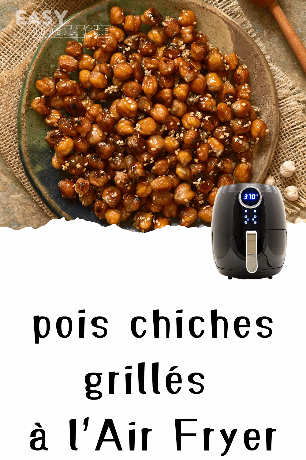 Pois chiches grillés, dorés et assaisonnés, dans un bol.