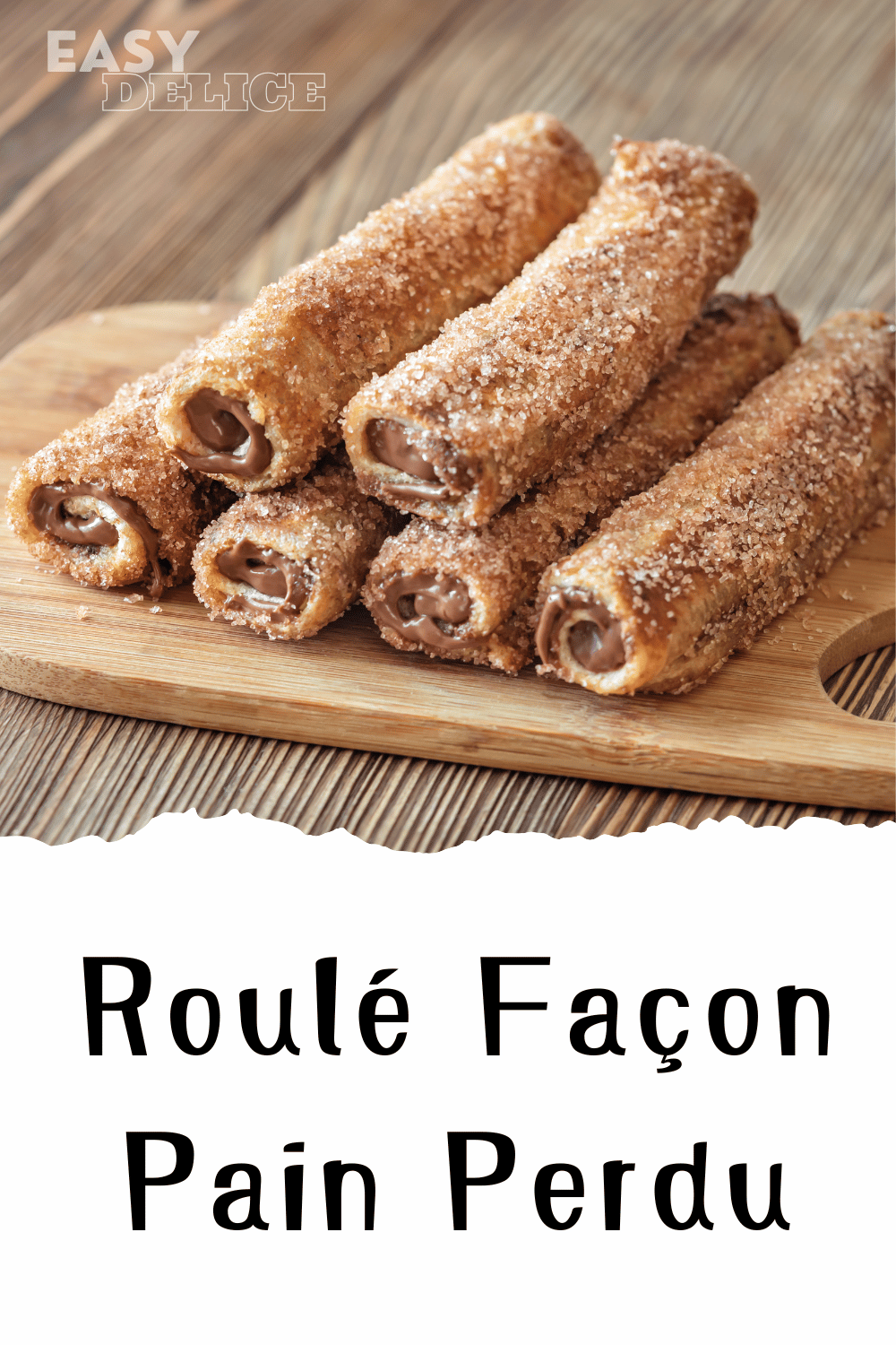 Roulés façon pain perdu garnis de pâte à tartiner, dorés et saupoudrés de sucre à la cannelle.