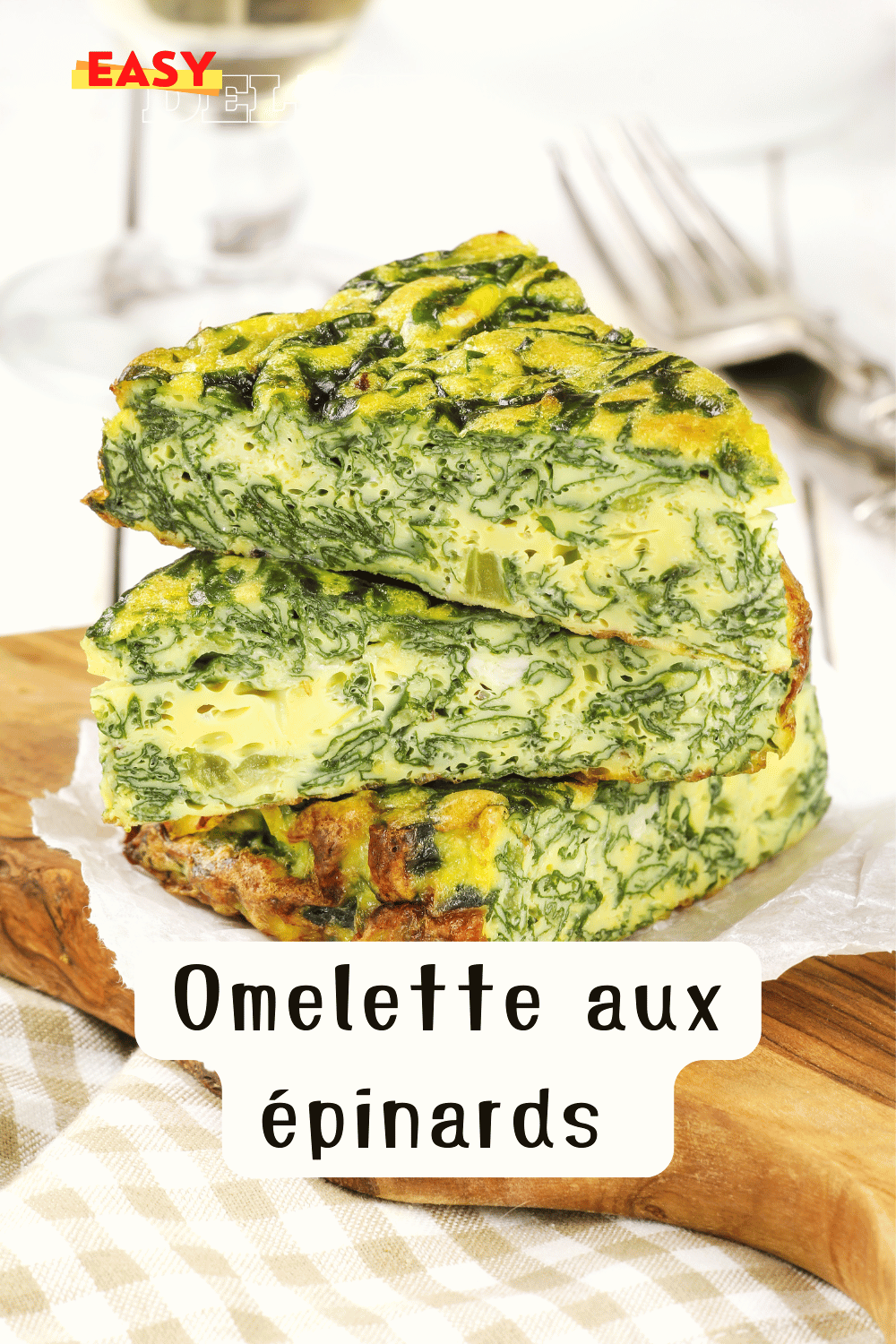 Omelette aux épinards dorée et garnie pour un repas équilibré