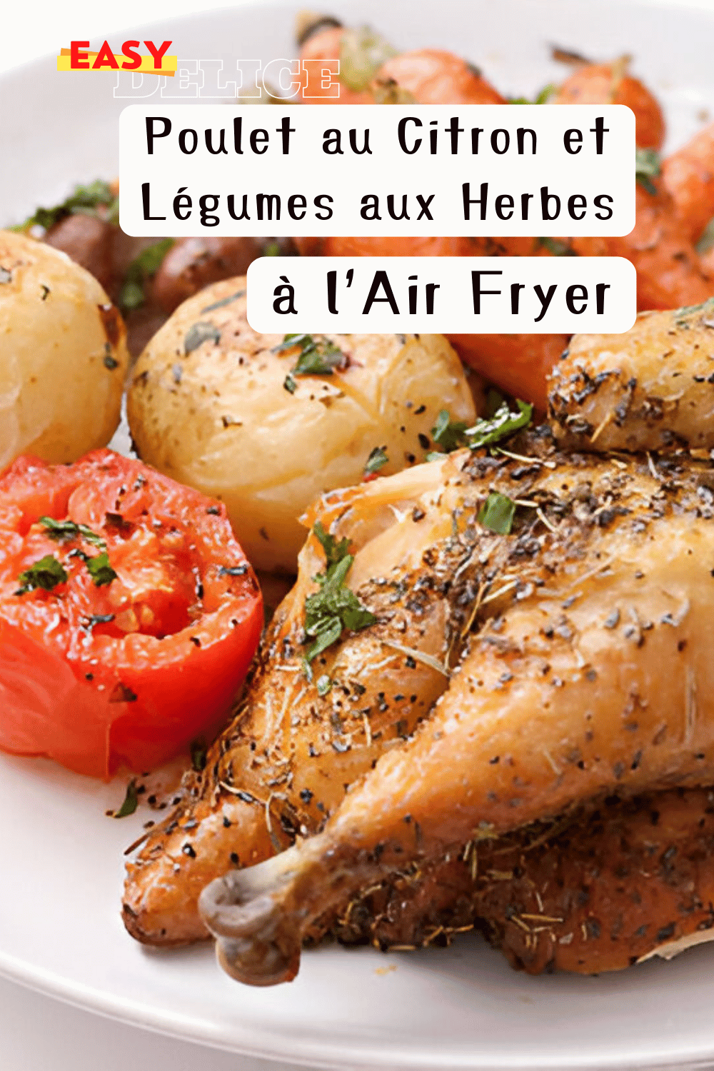 Poulet au citron doré accompagné de légumes rôtis dans un plat