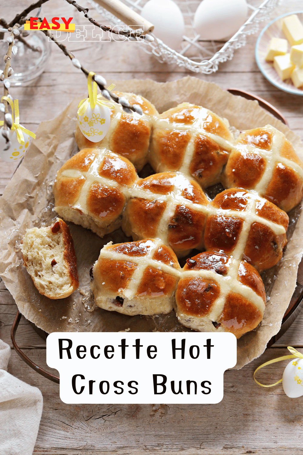 Hot Cross Buns dorés avec des croix blanches