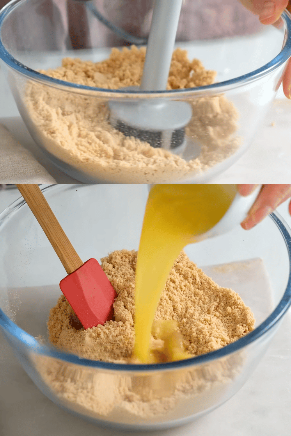 Gâteau au fromage sans cuisson avec une couche brillante de gelée d'orange, joliment présenté sur un plat de service.