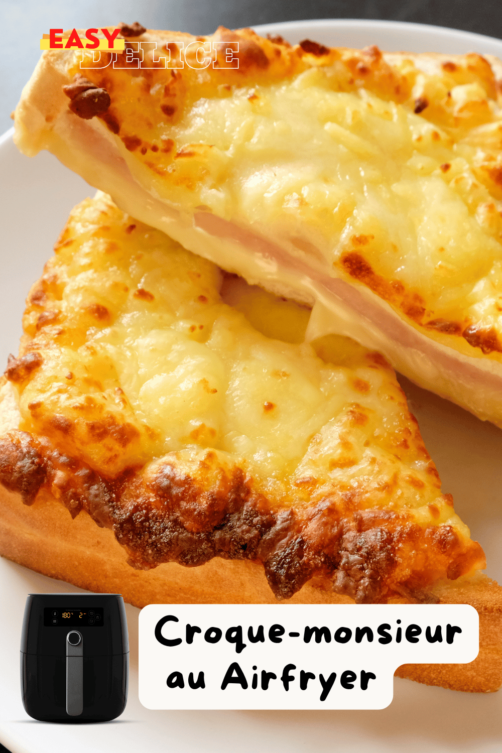 Croque-monsieur doré et croustillant prêt à déguster, sorti du Airfryer.