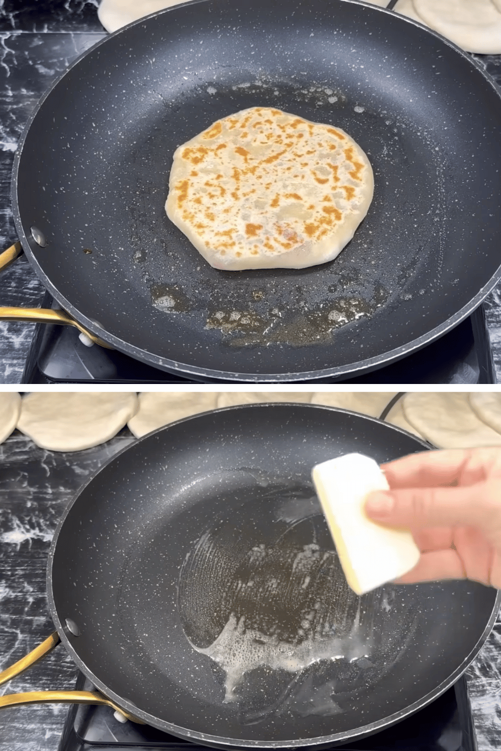 Petits pains dorés à la poêle, garnis de fromage fondant et charcuterie, servis sur une assiette.