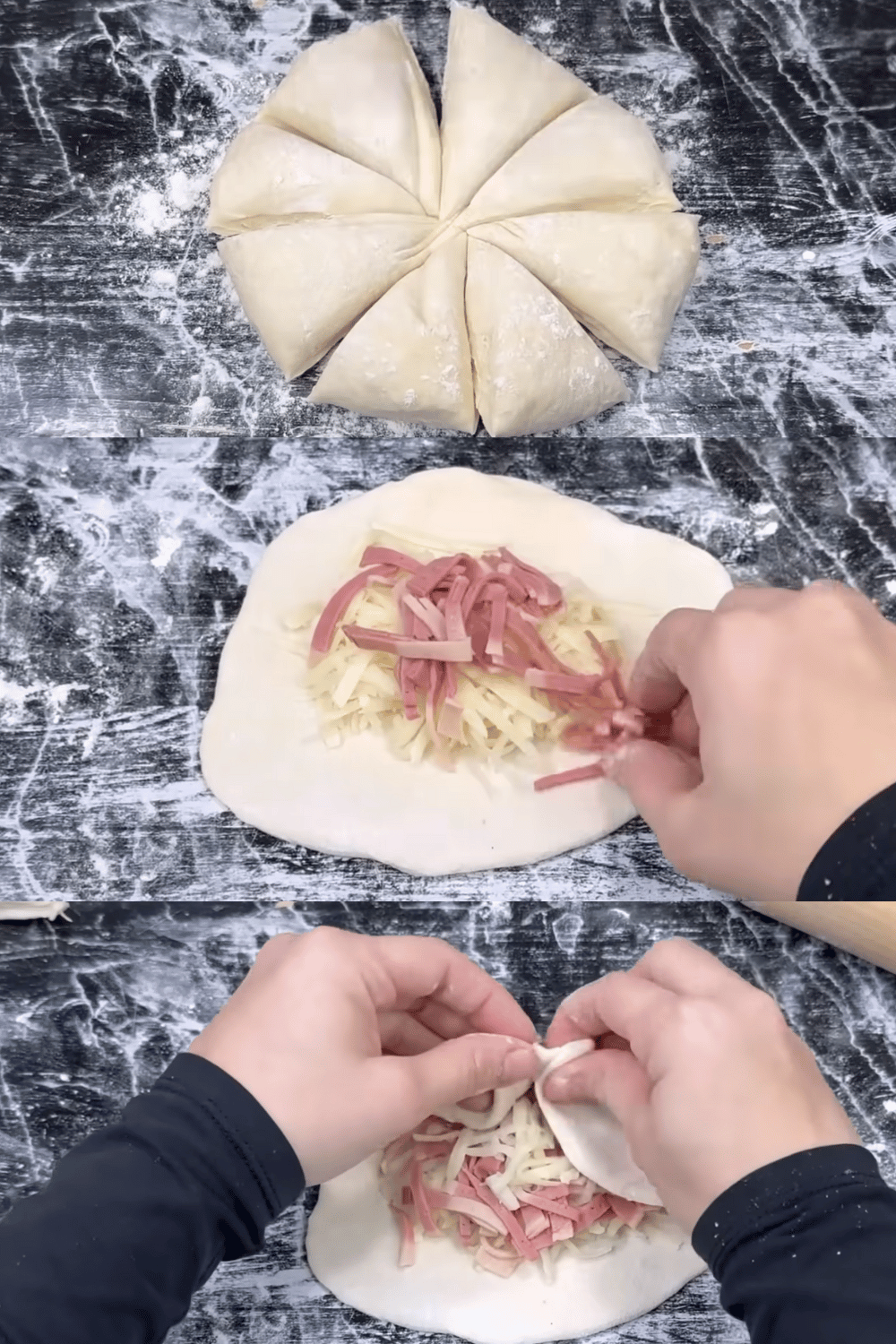 Petits pains dorés à la poêle, garnis de fromage fondant et charcuterie, servis sur une assiette.