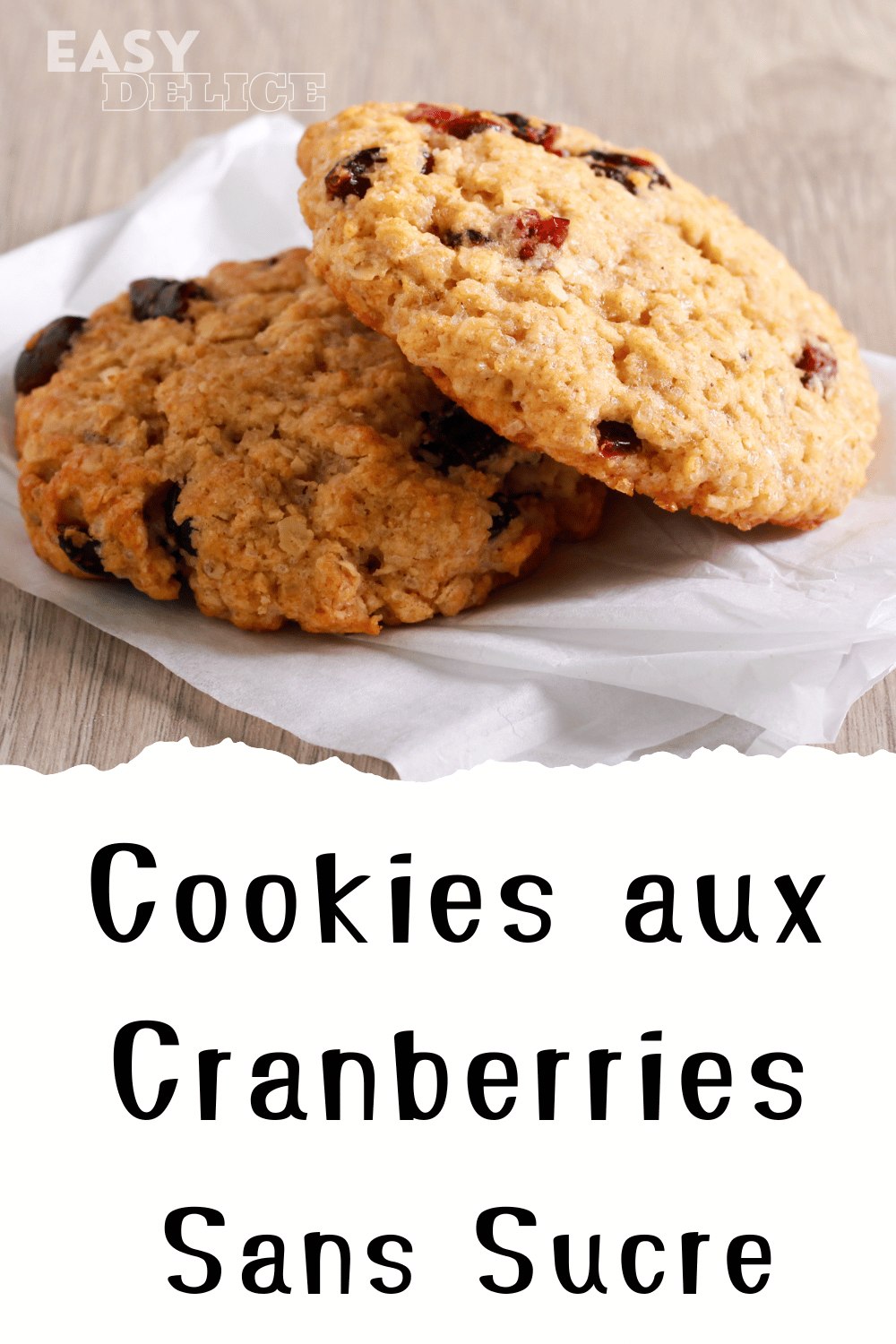 Cookies aux cranberries dorés et moelleux, servis sur une assiette pour un goûter sain.