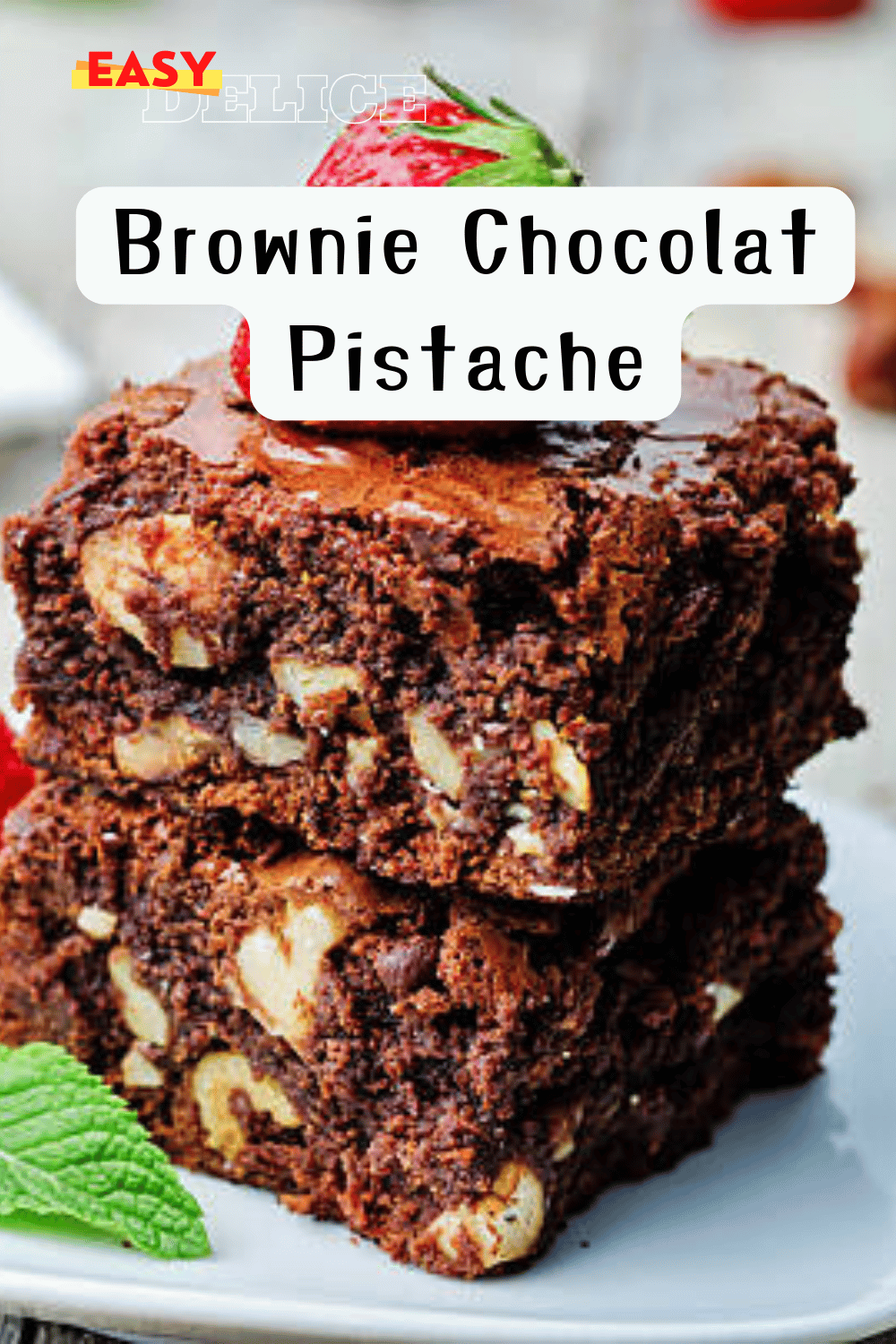 Brownie au chocolat et pistaches gourmand et moelleux.