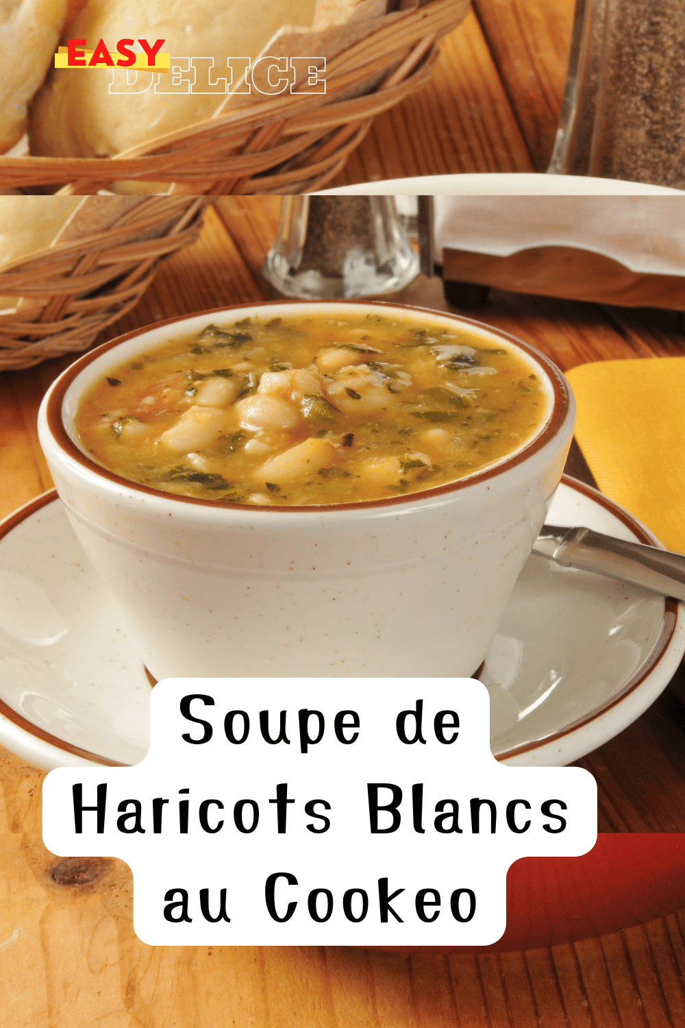 Soupe de haricots blancs au Cookeo, chaude et réconfortante, servie avec des herbes fraîches.