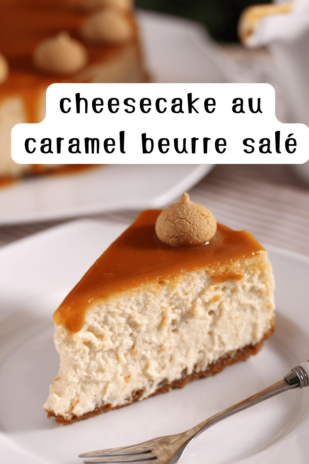 Cheesecake au caramel beurre salé, crémeux et gourmand, surmonté d’un nappage onctueux.