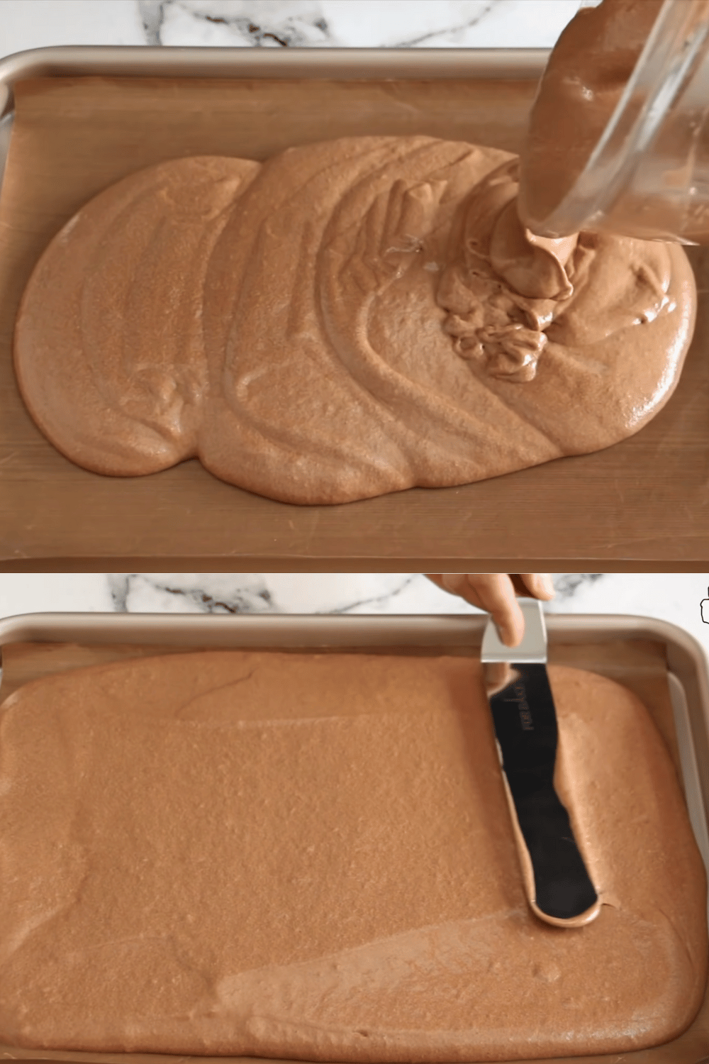 Entremets individuels au chocolat et café, joliment décorés avec des copeaux de chocolat, servis sur une assiette.