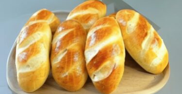 Pains au Lait : Une Recette Moelleuse et Incontournable