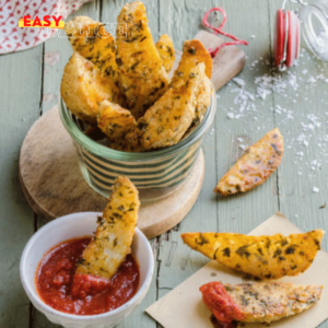 Potato wedges dorés et croustillants au parmesan, servis avec une sauce dip