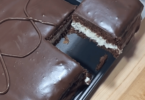 Kinder Délice XXL maison avec génoise au chocolat, crème mascarpone et glaçage gourmand