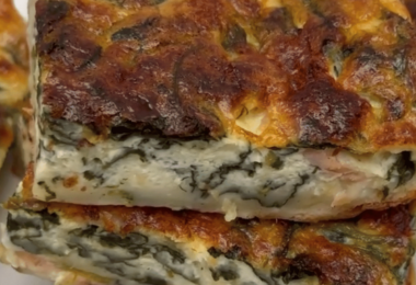 Quiche sans pâte aux épinards et saumon fumé, idéale pour un repas sain et gourmand