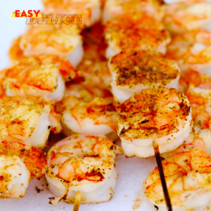 Brochettes de crevettes dorées, sorties du airfryer