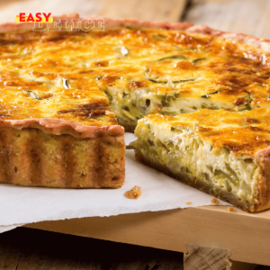 Une quiche au thon et courgette dorée et appétissante, sortie tout juste du four