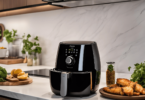 Un Airfryer futuriste au design innovant, équipé d’un écran tactile et connecté à une application mobile