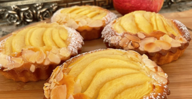 Recette de petits gâteaux moelleux aux pommes dorés et gourmands