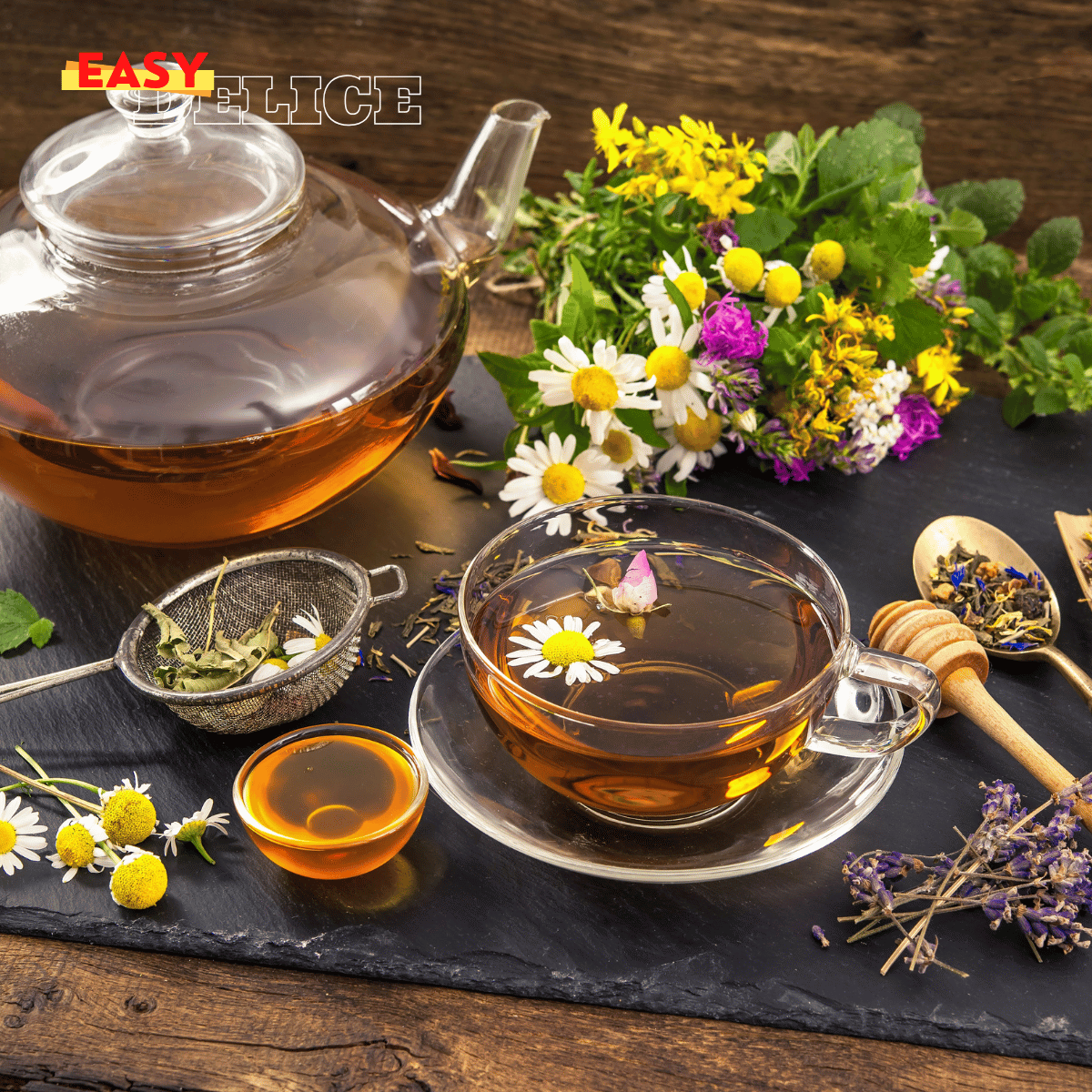 Une tasse de thé fumant, un chocolat chaud crémeux et une infusion fruitée sur une table hivernale