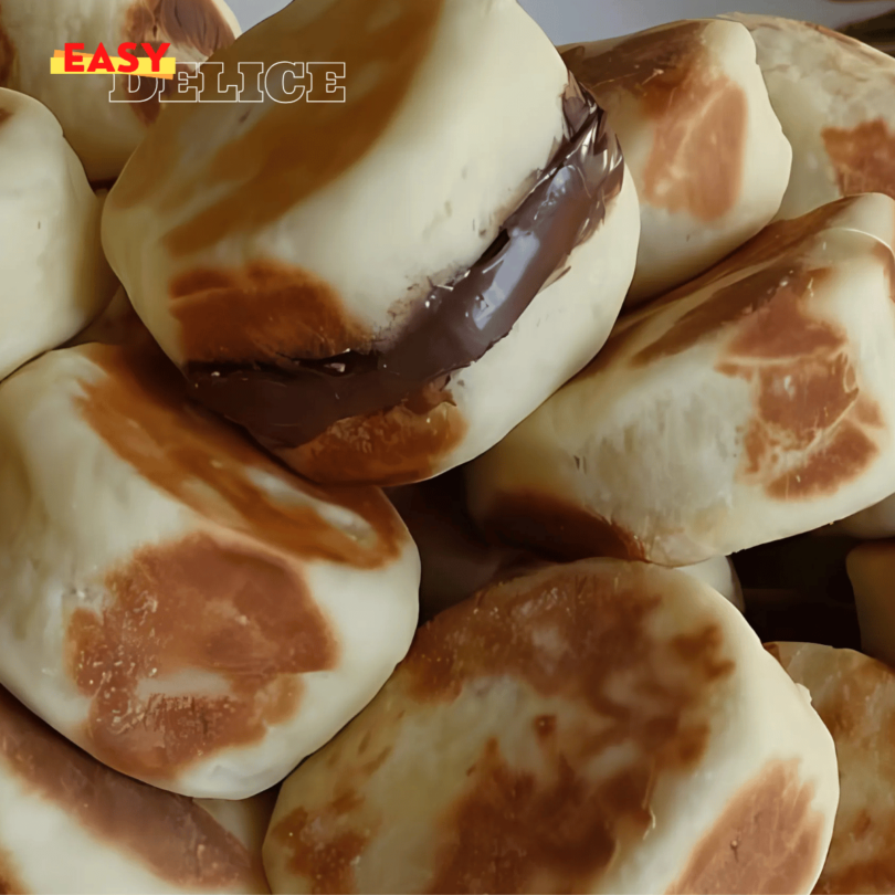 Pain moelleux pour le petit-déjeuner avec pâte de noisette tartinée