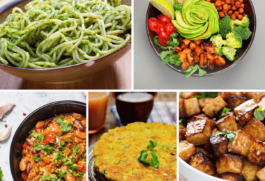 Assiette colorée de plats végétaliens : légumes rôtis, riz aux herbes, tofu mariné et avocat.