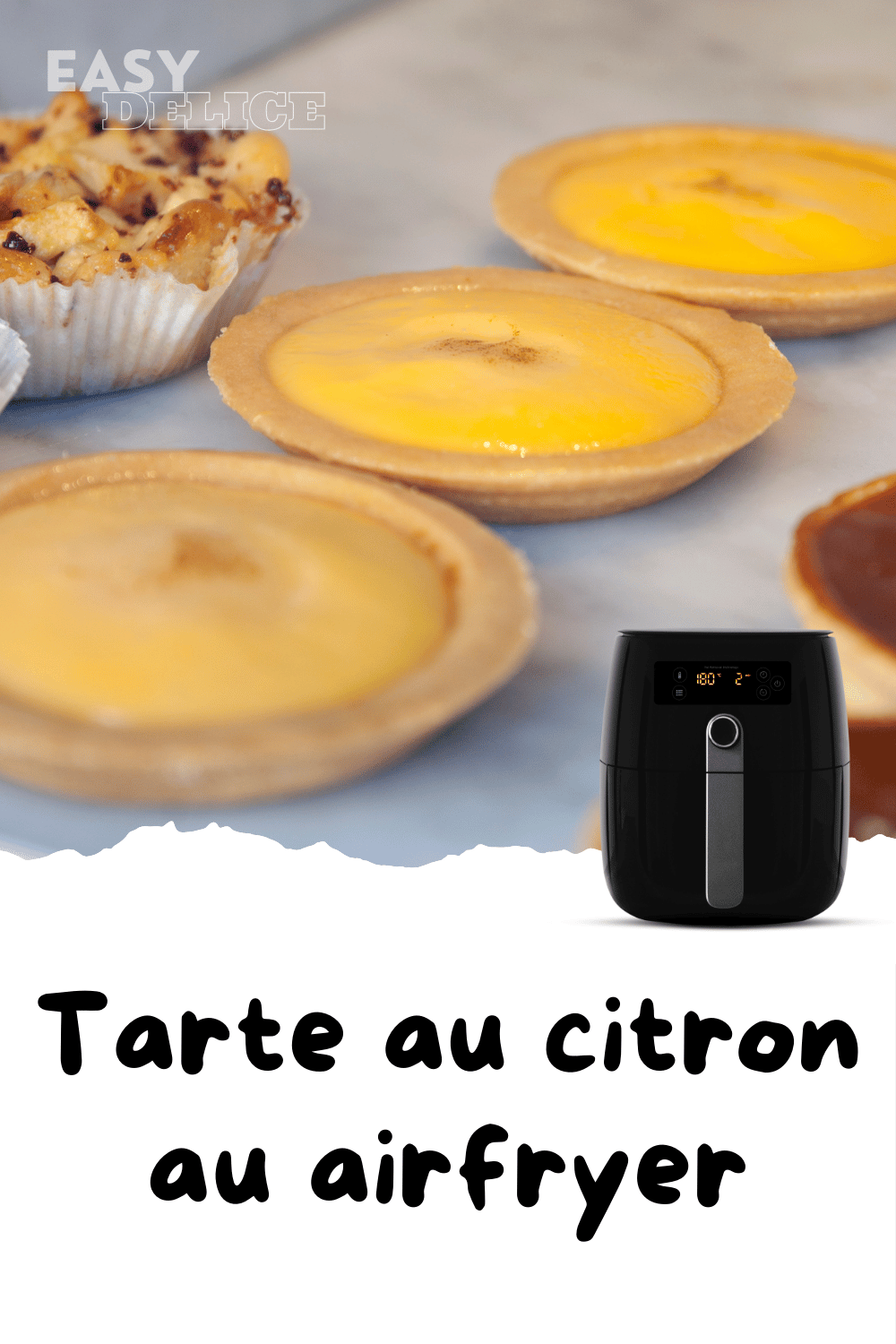 Tarte au citron moelleuse et acidulée cuite à l’airfryer, prête à être dégustée avec une touche de sucre glace.