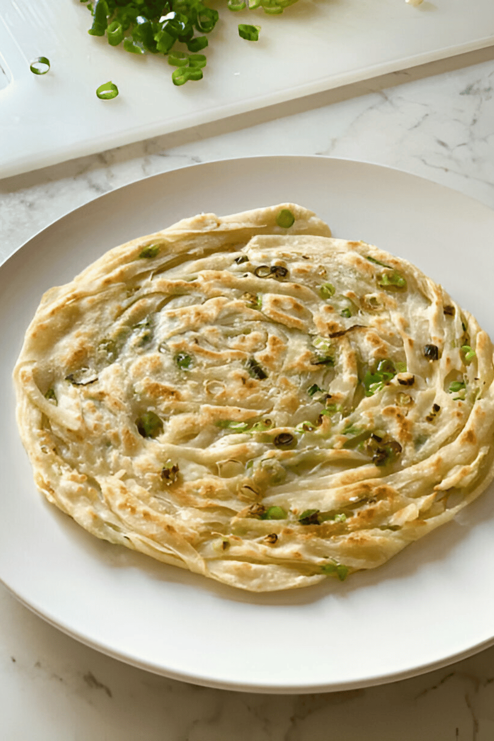 Scallion pancake croustillant avec des oignons verts