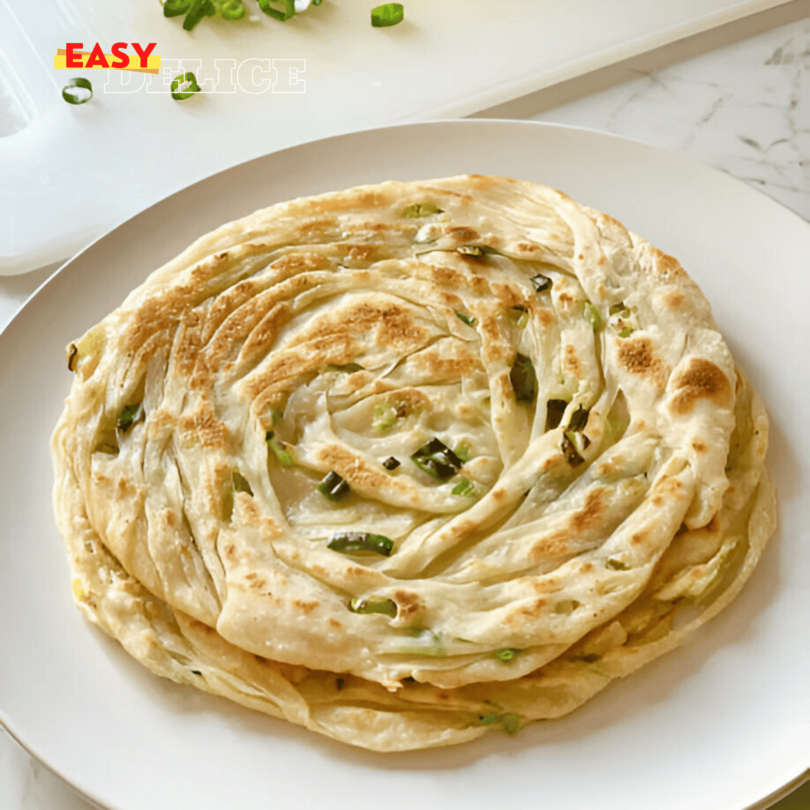 Scallion pancake croustillant avec des oignons verts