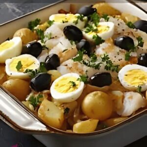 Découvrez la recette authentique du bacalhau à la portugaise, un plat traditionnel savoureux avec de la morue, des pommes de terre