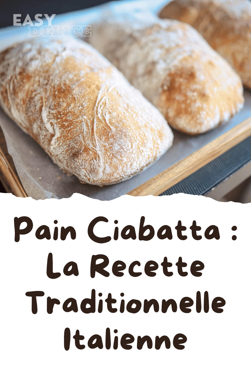  Pain ciabatta maison avec une mie alvéolée et une croûte dorée et croustillante.