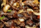 Steak au Poivre Chinois Grésillant avec Oignons