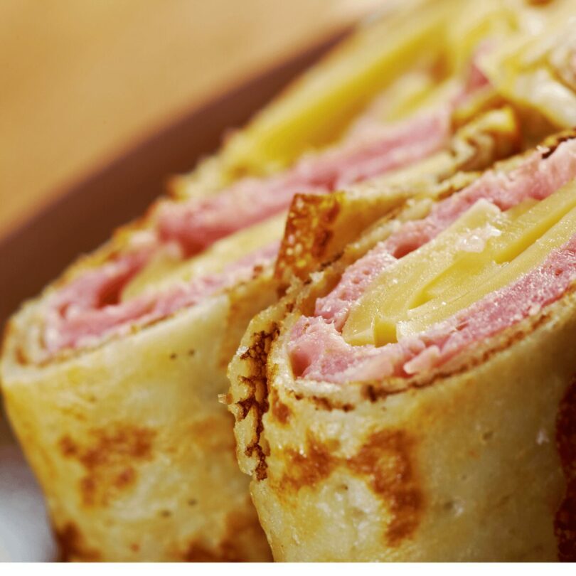 Recette de Crêpes au Jambon et Salade Verte de Cyril Lignac